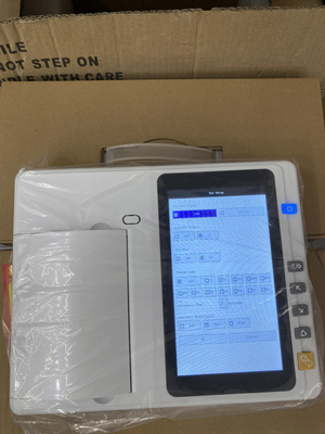 病院の医療機器 大画面の診断用ECGマシン